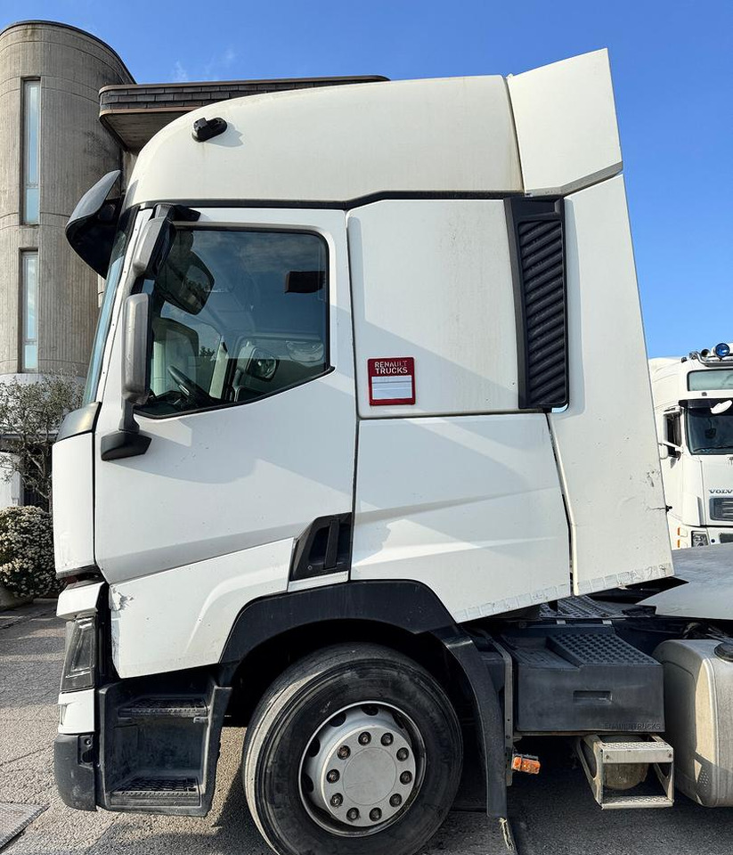 Renault T460 / 2015 / Euro 6 - Tractor unit: picture 5 Renault T460 / 2015 / Euro 6 - Tractor unit: picture 5
