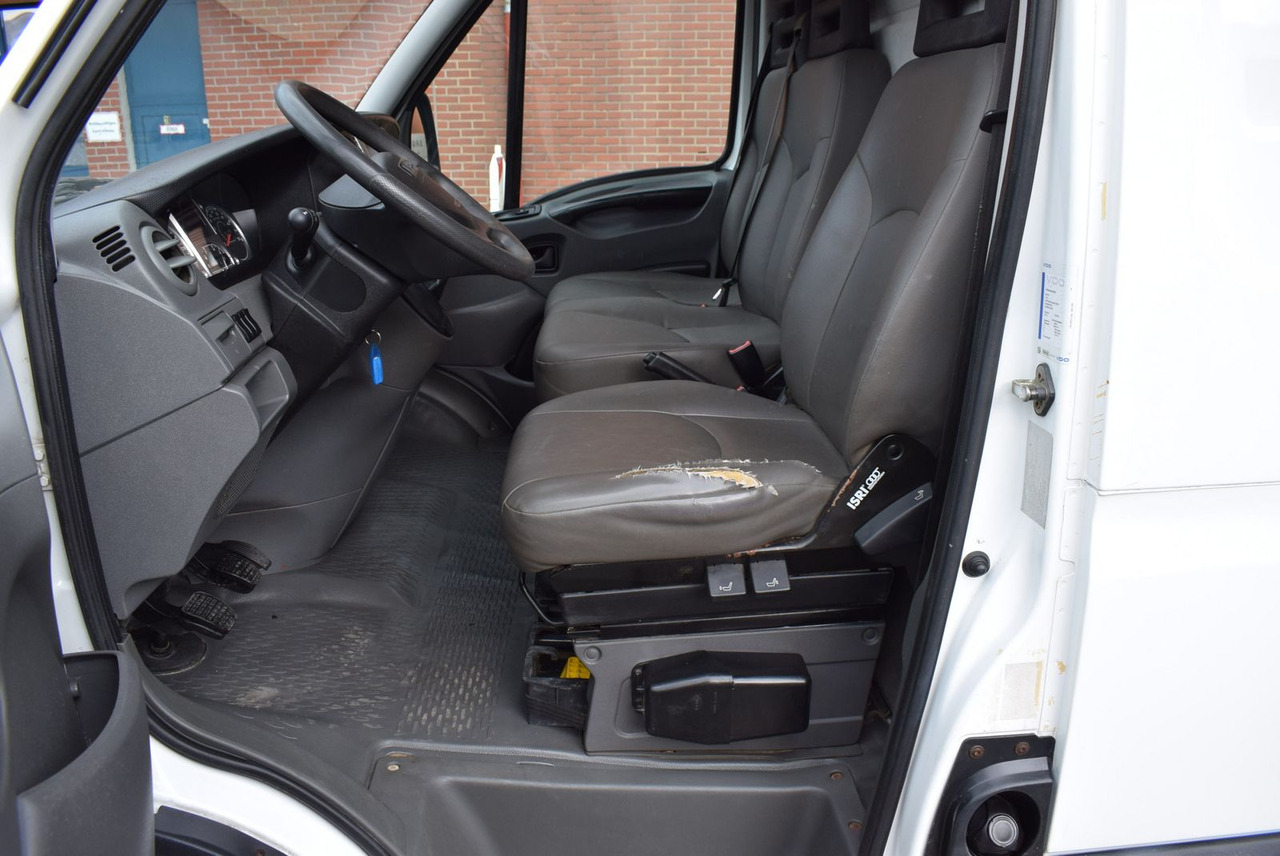 Panel van Iveco  Daily 35 S 14L2H2 AHK Regale Standheizung: picture 22