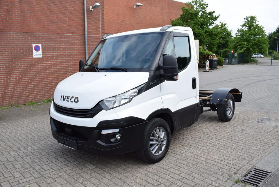 Iveco Daily 35 S21 3,0 Automatik Luftfederung Tempomat - Cab chassis truck, Van: picture 1 Iveco Daily 35 S21 3,0 Automatik Luftfederung Tempomat - Cab chassis truck, Van: picture 1