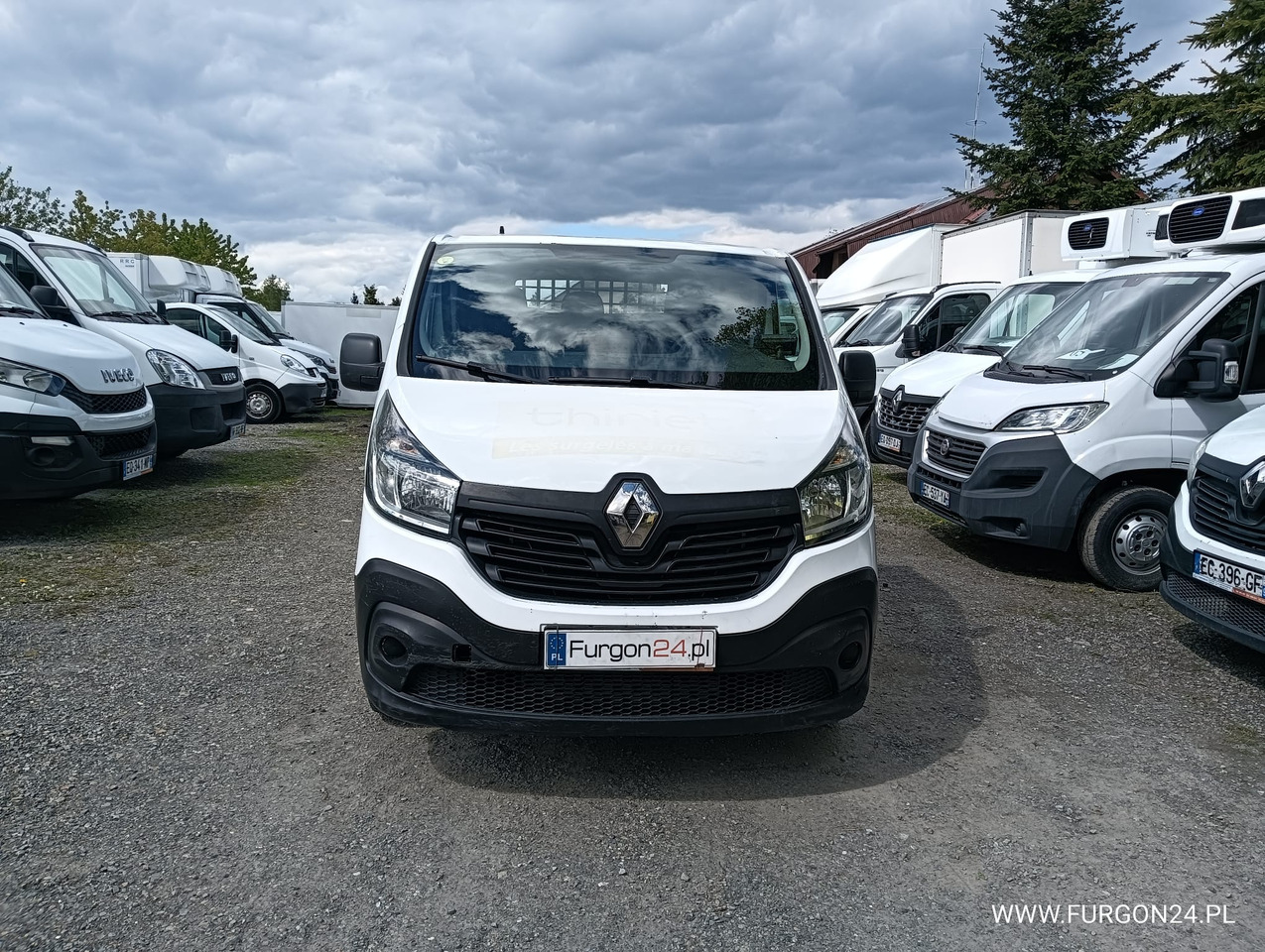 RENAULT TRAFIC SKRZYNIA PAKA Z NAJAZDAMI I PÓŁKAMI NR 689 - Flatbed van: picture 2 RENAULT TRAFIC SKRZYNIA PAKA Z NAJAZDAMI I PÓŁKAMI NR 689 - Flatbed van: picture 2