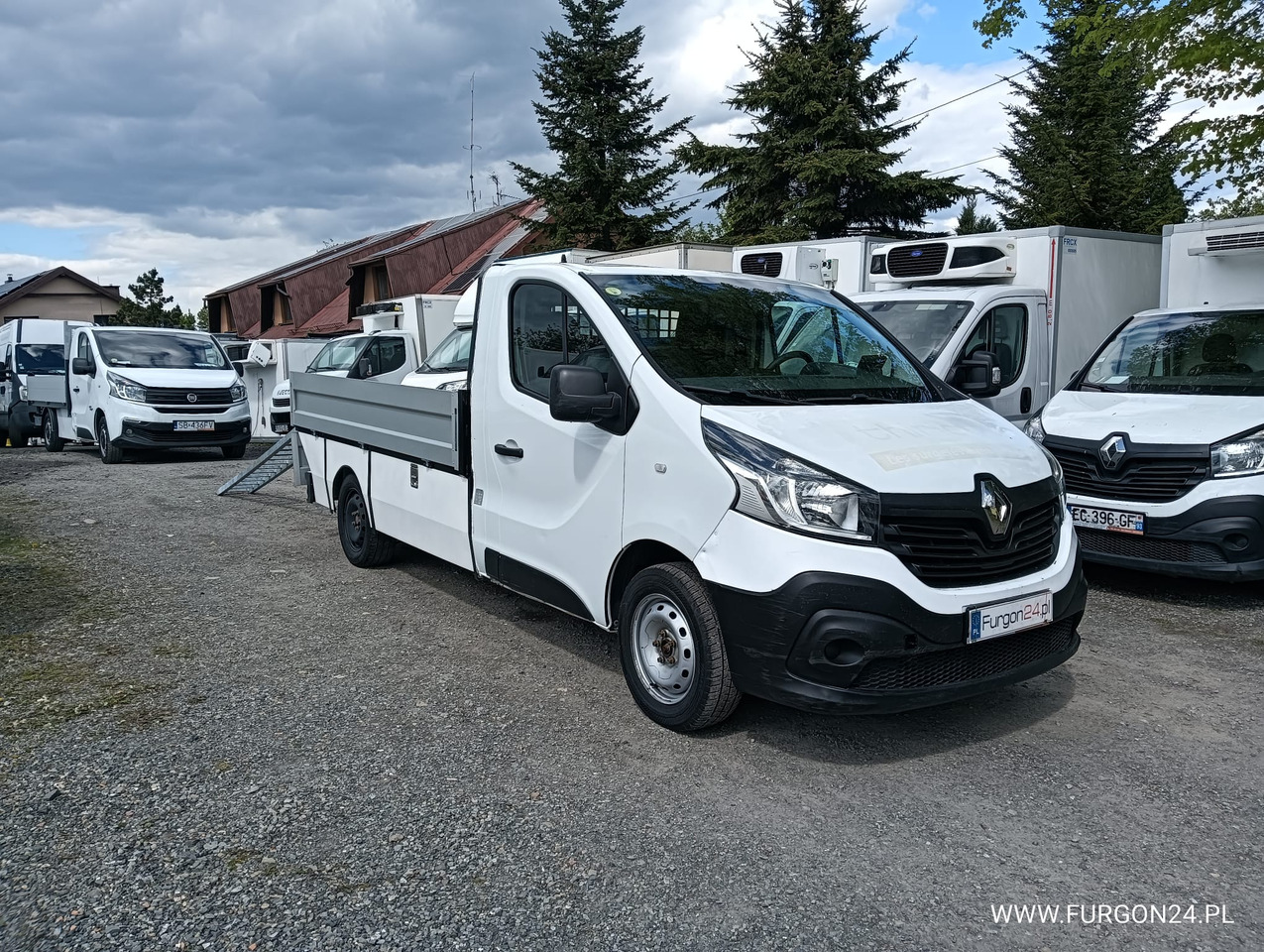 RENAULT TRAFIC SKRZYNIA PAKA Z NAJAZDAMI I PÓŁKAMI NR 689 - Flatbed van: picture 3 RENAULT TRAFIC SKRZYNIA PAKA Z NAJAZDAMI I PÓŁKAMI NR 689 - Flatbed van: picture 3