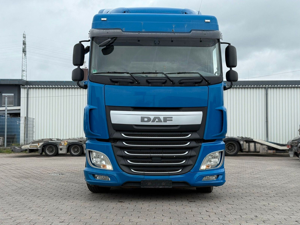 DAF XF 460 Low +Retarter+2xTank - Tractor unit: picture 2 DAF XF 460 Low +Retarter+2xTank - Tractor unit: picture 2