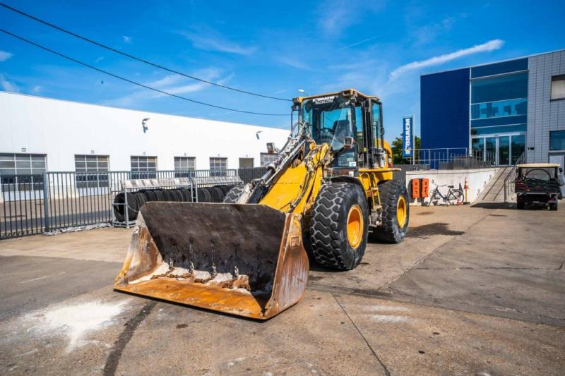 Caterpillar CAT 924G // GODET 3m3 - Wheel loader: picture 1 Caterpillar CAT 924G // GODET 3m3 - Wheel loader: picture 1