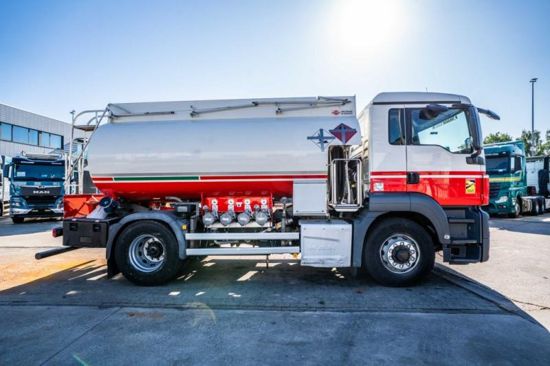 MAN TGS 18.400 4x4H +CM 11.500L /4 COMP - Tank truck: picture 3 MAN TGS 18.400 4x4H +CM 11.500L /4 COMP - Tank truck: picture 3