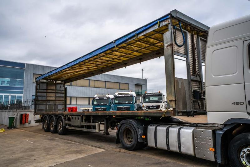 Lecitrailer VOLAILLE/GEFLÛGEL/POULTRY+TOIT REHAUSSABLE ( chariot embarquer ) - Semi-trailer: picture 2 Lecitrailer VOLAILLE/GEFLÛGEL/POULTRY+TOIT REHAUSSABLE ( chariot embarquer ) - Semi-trailer: picture 2