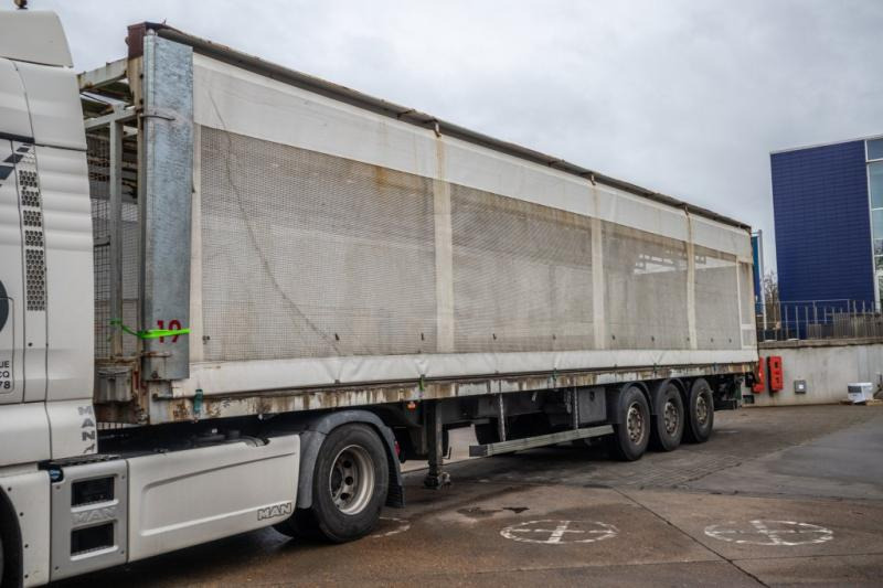 Trouillet VOLAILLE/GEFLÛGEL/POULTRY+HAYON - Curtainsider semi-trailer: picture 1 Trouillet VOLAILLE/GEFLÛGEL/POULTRY+HAYON - Curtainsider semi-trailer: picture 1