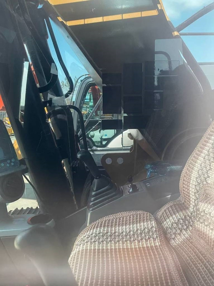 CAT 330D2  - Crawler excavator: picture 2 CAT 330D2  - Crawler excavator: picture 2