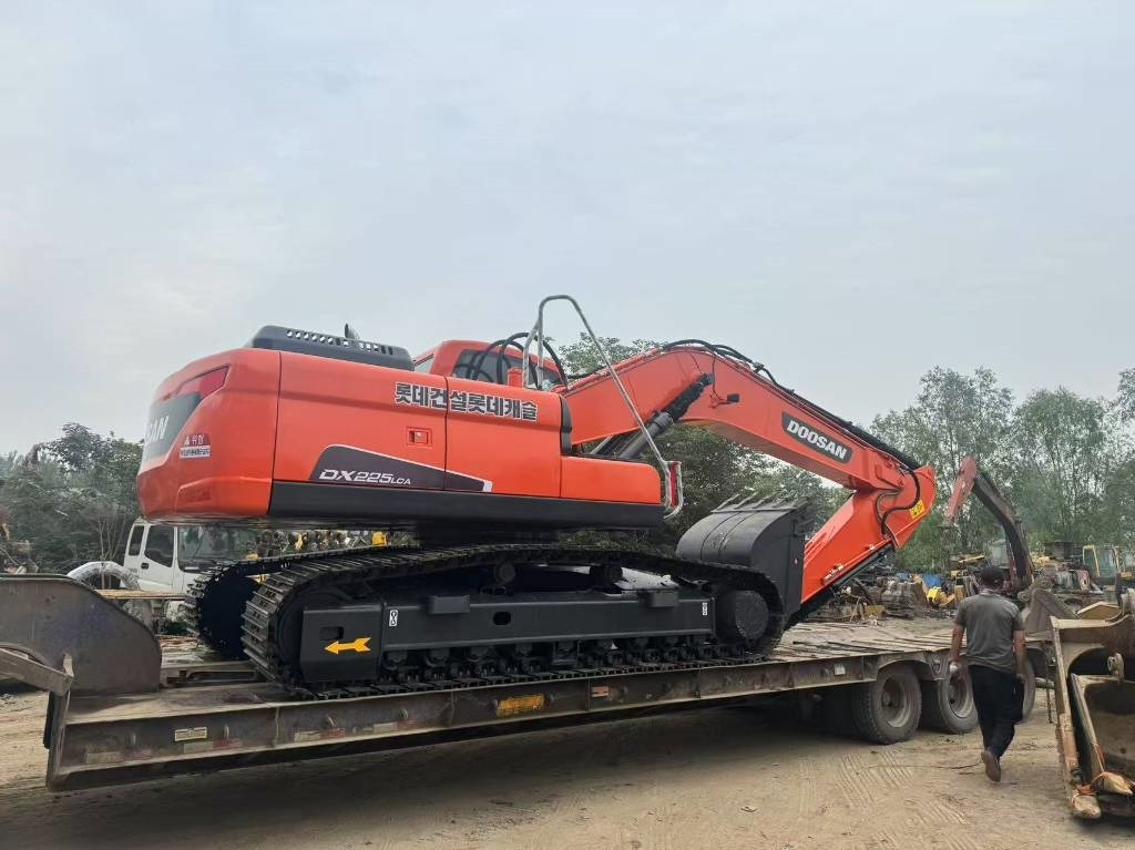 Doosan DX 225 LCA - Crawler excavator: picture 1 Doosan DX 225 LCA - Crawler excavator: picture 1