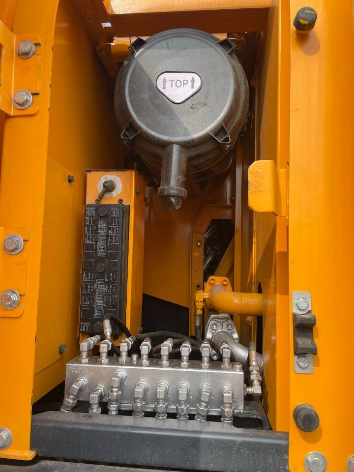 Hyundai 225LC-9S - Crawler excavator: picture 3 Hyundai 225LC-9S - Crawler excavator: picture 3