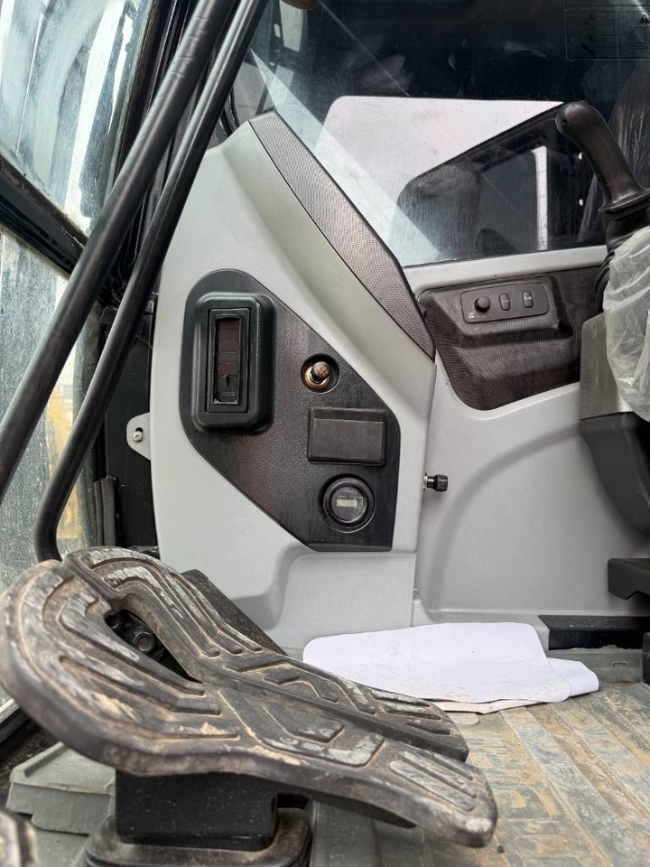 Hyundai HX 220 - Crawler excavator: picture 2 Hyundai HX 220 - Crawler excavator: picture 2