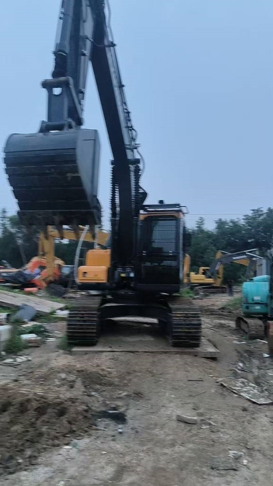 Hyundai HX220S - Crawler excavator: picture 3 Hyundai HX220S - Crawler excavator: picture 3