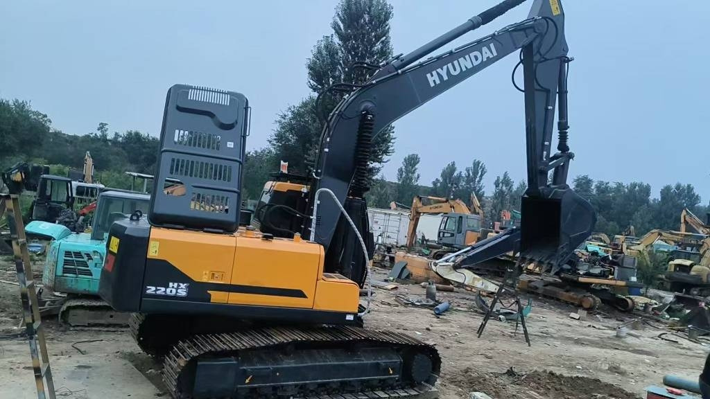 Hyundai HX220S - Crawler excavator: picture 1 Hyundai HX220S - Crawler excavator: picture 1