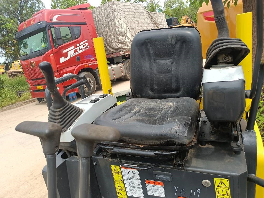 Komatsu PC 18  - Crawler excavator: picture 4 Komatsu PC 18  - Crawler excavator: picture 4