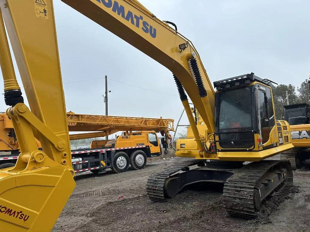 Crawler excavator Komatsu PC 200: picture 6