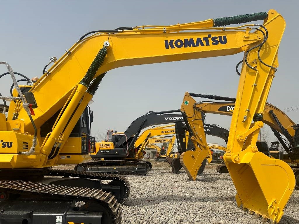 Komatsu PC 240  - Crawler excavator: picture 2 Komatsu PC 240  - Crawler excavator: picture 2