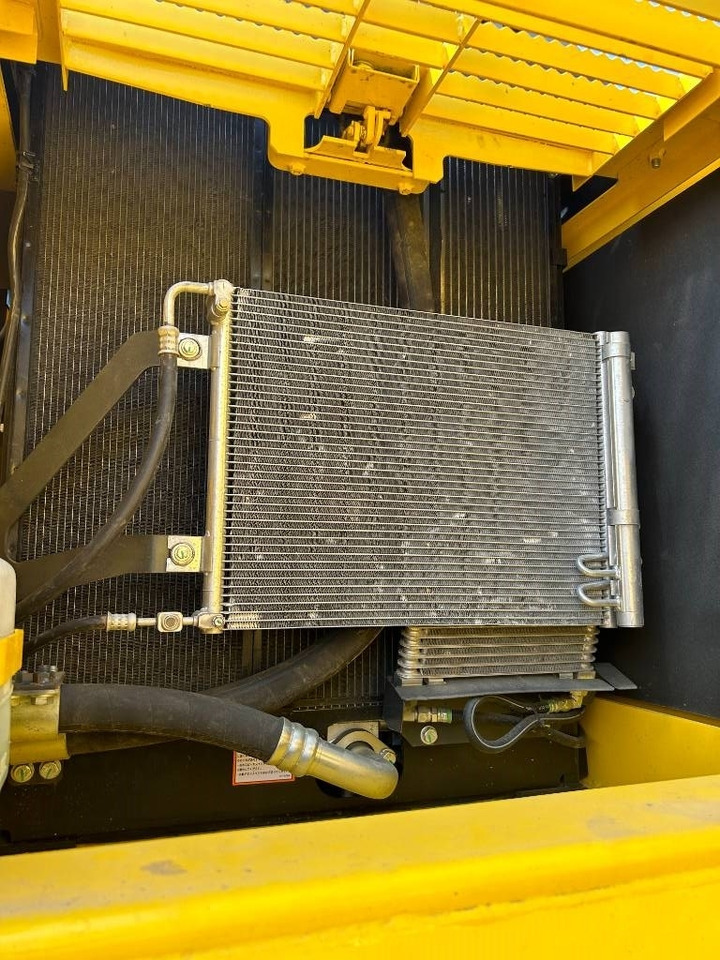 Komatsu PC 240  - Crawler excavator: picture 2 Komatsu PC 240  - Crawler excavator: picture 2