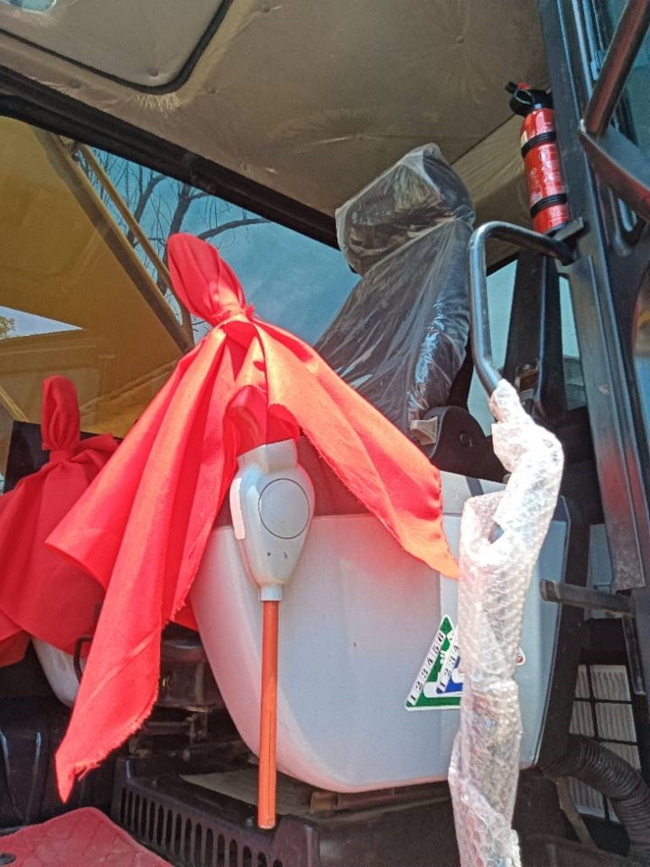 Komatsu PC 240  - Crawler excavator: picture 3 Komatsu PC 240  - Crawler excavator: picture 3