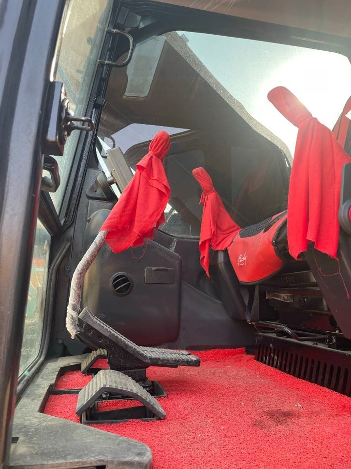 Sany 235 - Crawler excavator: picture 4 Sany 235 - Crawler excavator: picture 4