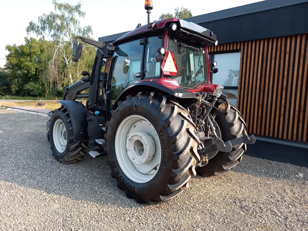Valtra G, Agco power MBTN - D5, 115 A - Farm tractor: picture 5 Valtra G, Agco power MBTN - D5, 115 A - Farm tractor: picture 5