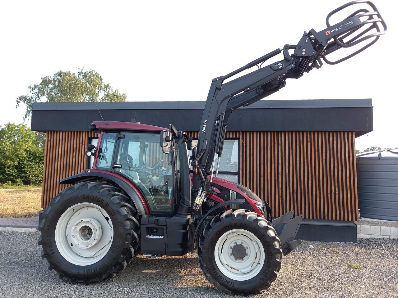 Valtra G, Agco power MBTN - D5, 115 A - Farm tractor: picture 1 Valtra G, Agco power MBTN - D5, 115 A - Farm tractor: picture 1