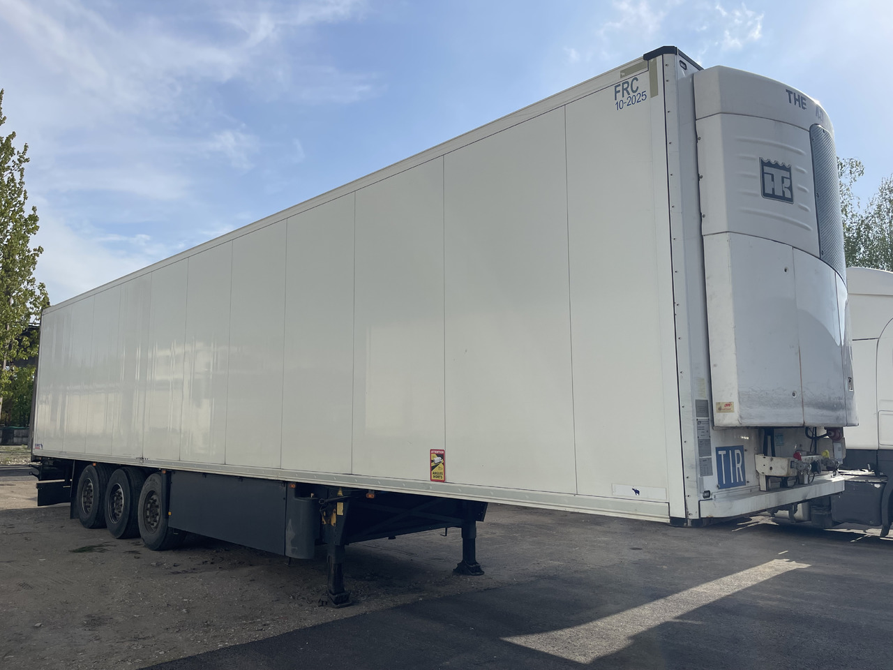 Schmitz SKO 24 with meat hooks - Refrigerator semi-trailer: picture 4 Schmitz SKO 24 with meat hooks - Refrigerator semi-trailer: picture 4