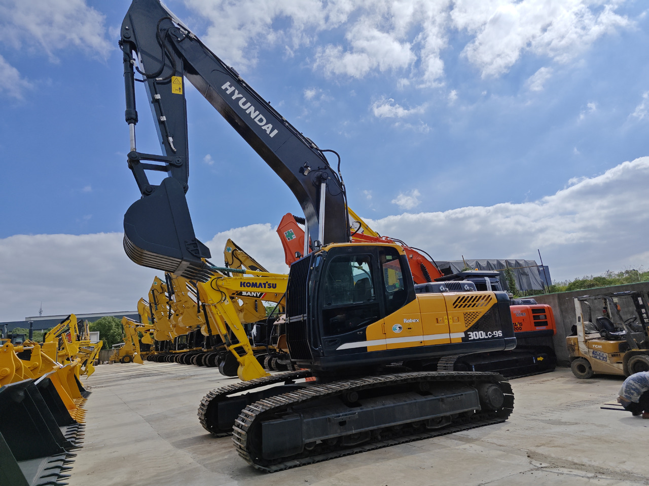 HYUNDAI R300LC-9S - Crawler excavator: picture 2 HYUNDAI R300LC-9S - Crawler excavator: picture 2
