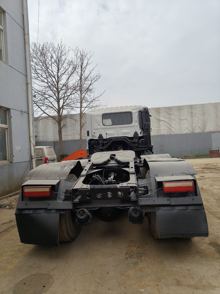 Hino 700 tractor - Tractor unit: picture 5 Hino 700 tractor - Tractor unit: picture 5