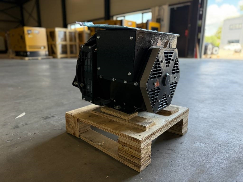 DPX CJ164C - 13,5 kVA Alternator - DPX-33900 - Generator set: picture 2 DPX CJ164C - 13,5 kVA Alternator - DPX-33900 - Generator set: picture 2