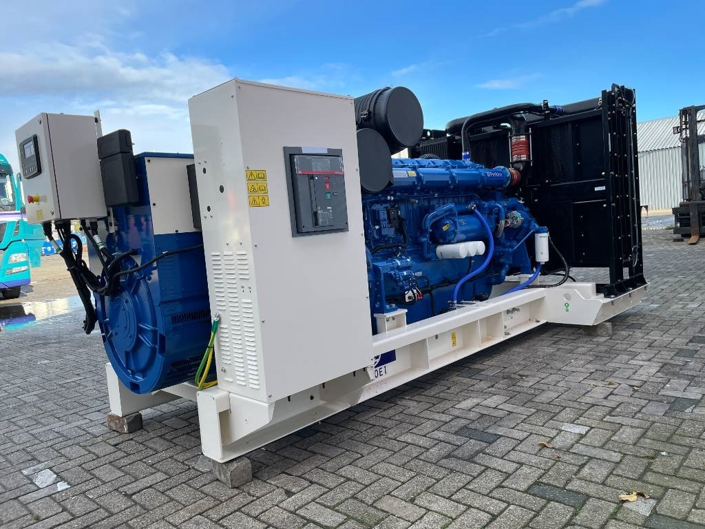 FG Wilson P1250-1 - 1250 kVA Open Genset - DPX-16028-O - Generator set: picture 5 FG Wilson P1250-1 - 1250 kVA Open Genset - DPX-16028-O - Generator set: picture 5