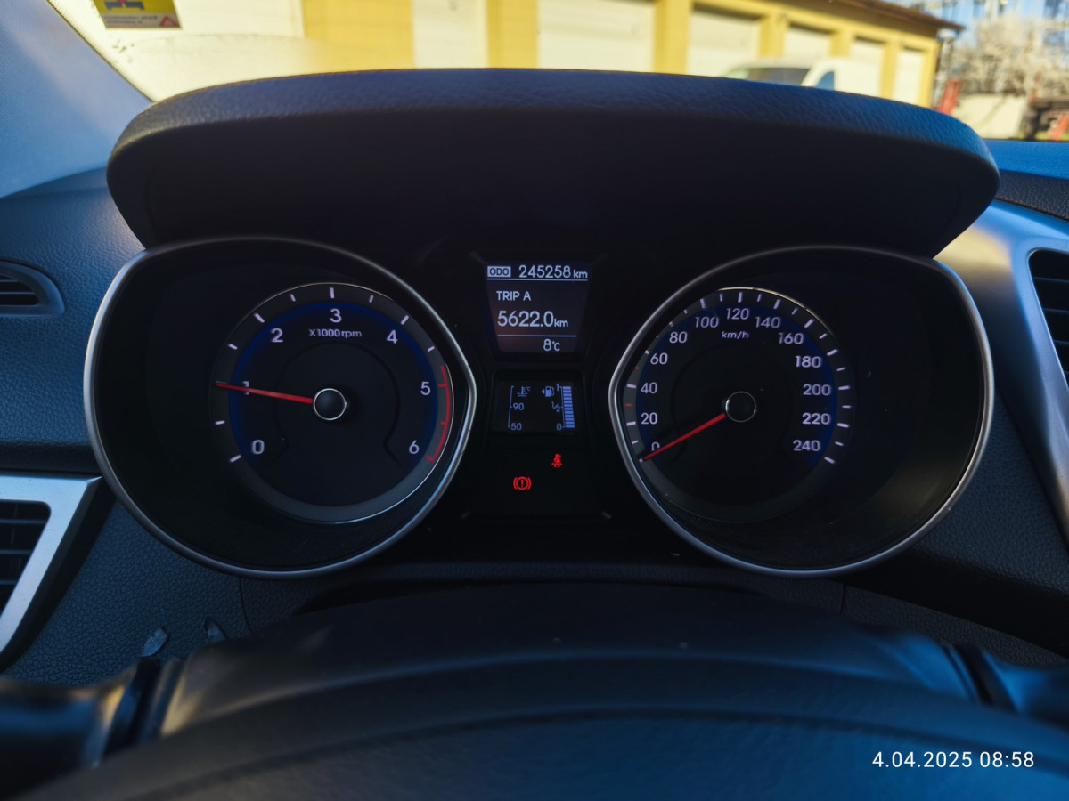 HYUNDAI I30 HATCHBACK - Hatchback: picture 5 HYUNDAI I30 HATCHBACK - Hatchback: picture 5