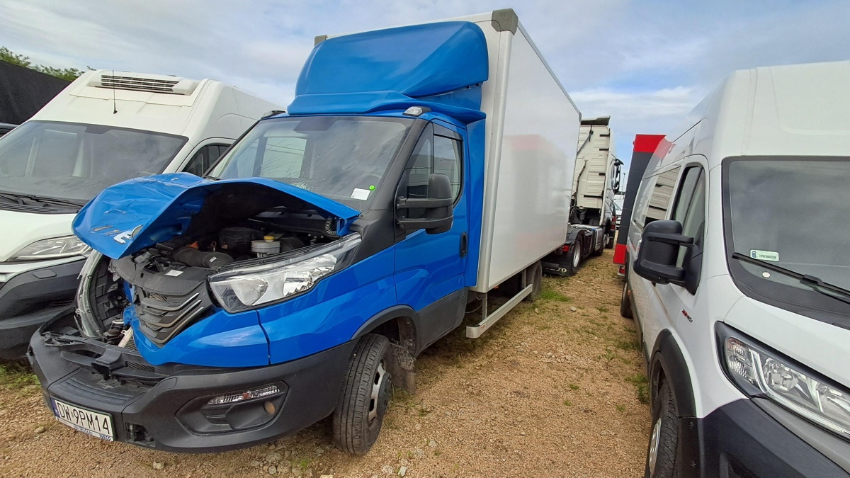 IVECO DAILY KONTENER Z WINDĄ - Box truck: picture 2 IVECO DAILY KONTENER Z WINDĄ - Box truck: picture 2