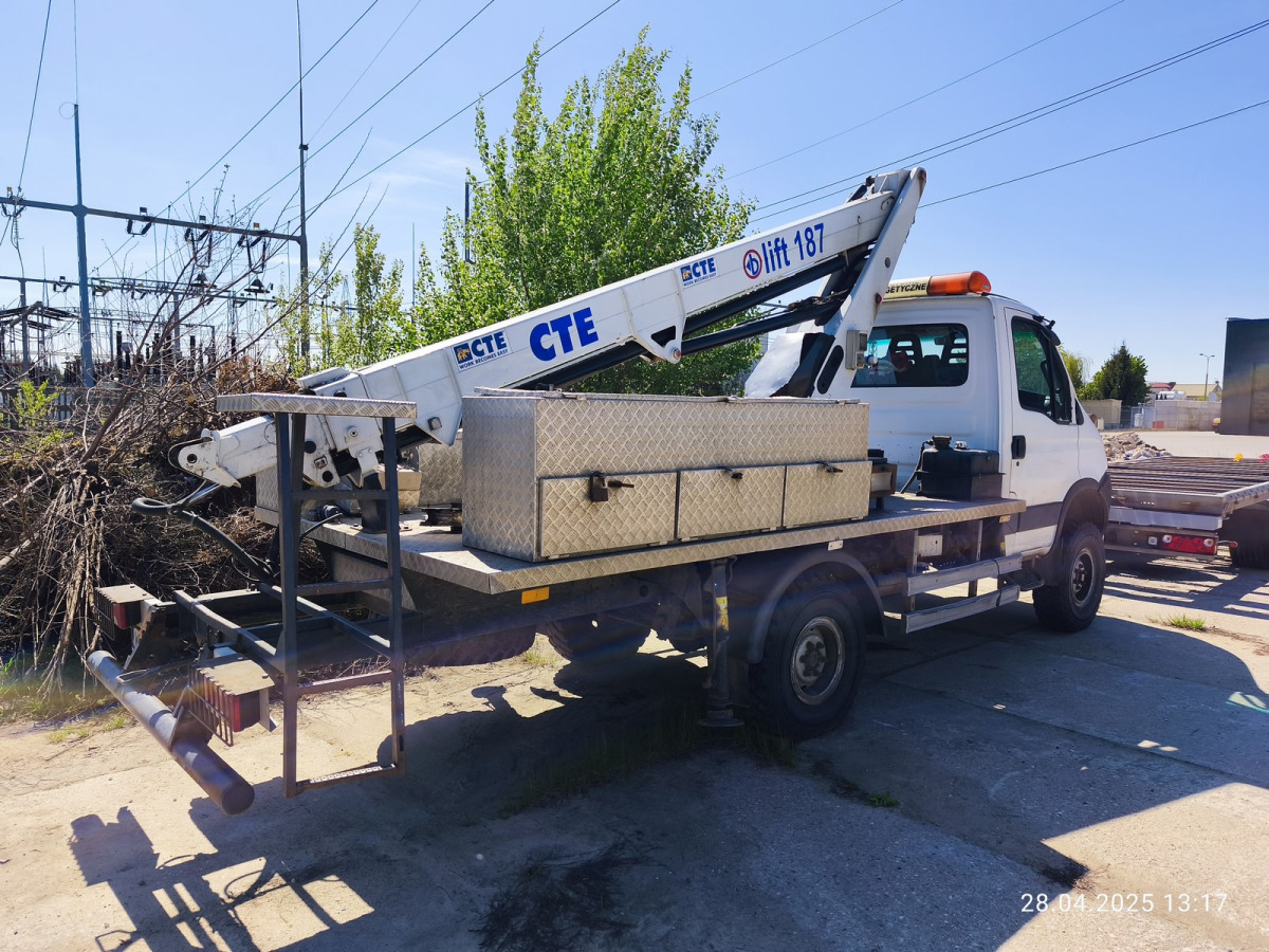 IVECO DAILY PODNOŚNIK DO PRAC KONSERWACYJNO-MONTAŻOWYCH - Truck mounted aerial platform: picture 4 IVECO DAILY PODNOŚNIK DO PRAC KONSERWACYJNO-MONTAŻOWYCH - Truck mounted aerial platform: picture 4