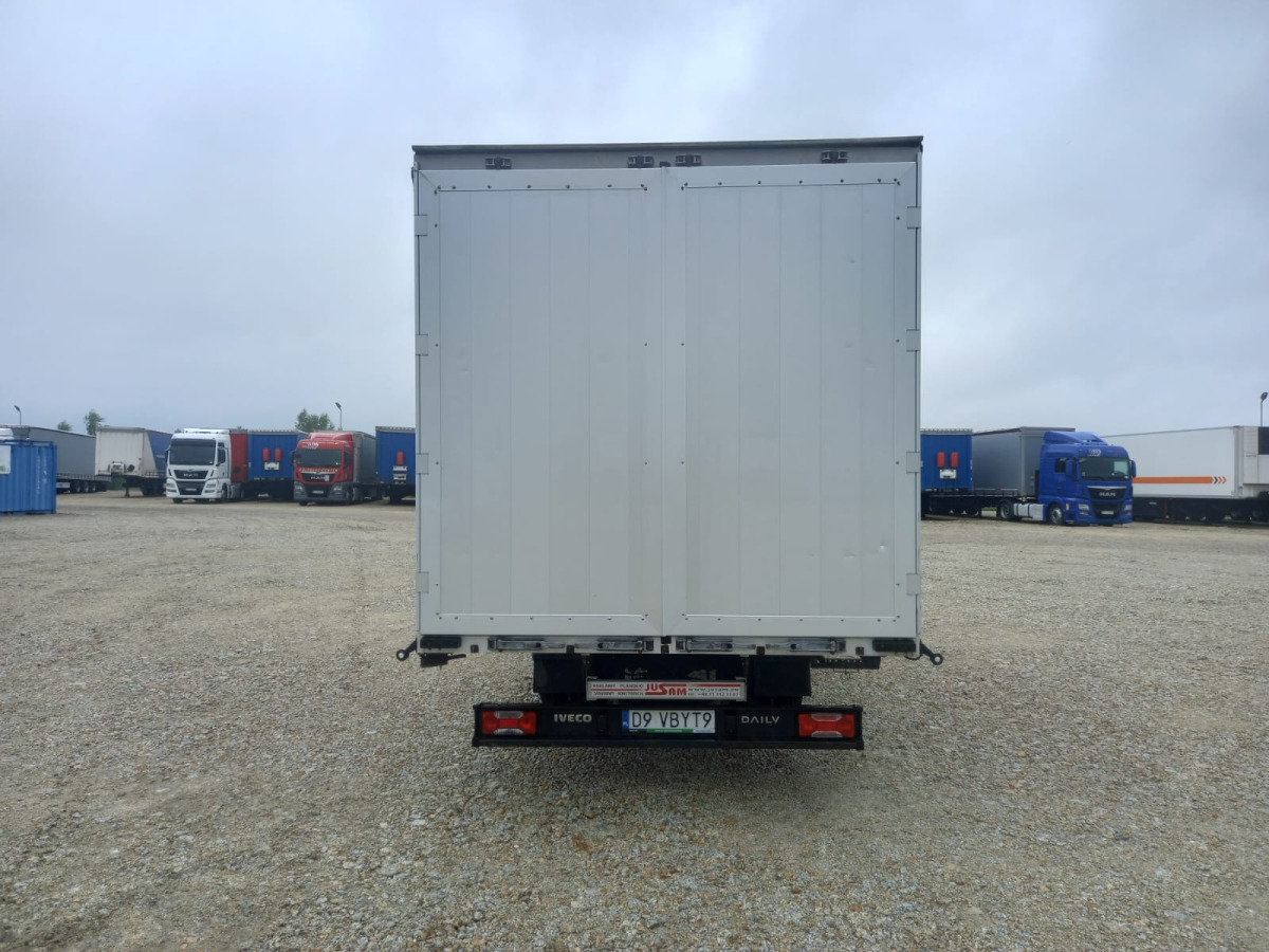 IVECO/JUSAM STANISŁAWJURKOWSKI 50C18/JU06 PLANDEKA - Curtain side van: picture 4 IVECO/JUSAM STANISŁAWJURKOWSKI 50C18/JU06 PLANDEKA - Curtain side van: picture 4