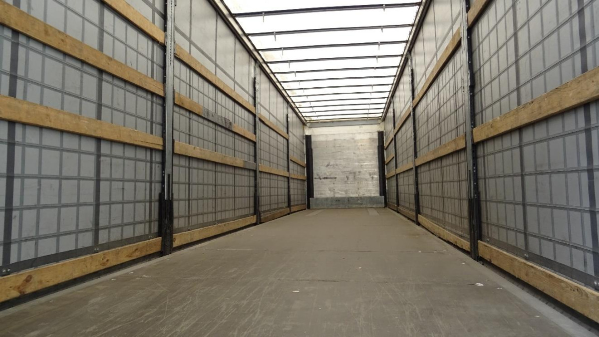 SCHMITZ CARGOBULL FIRANA - Curtainsider trailer: picture 3 SCHMITZ CARGOBULL FIRANA - Curtainsider trailer: picture 3