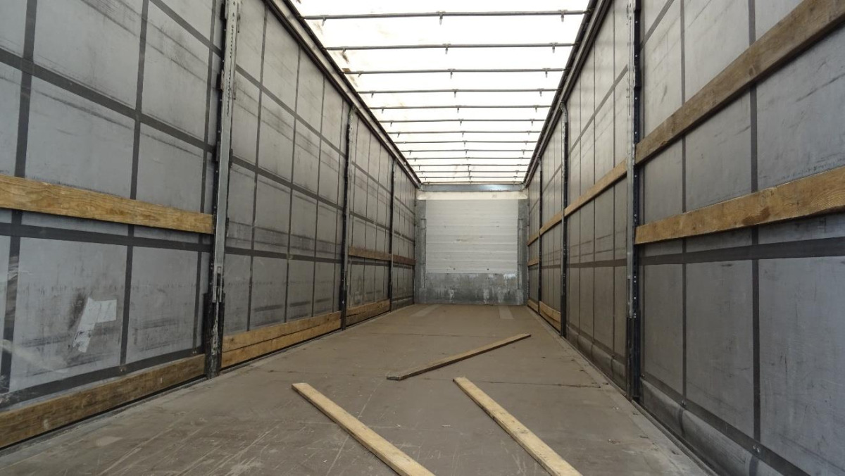 SCHMITZ CARGOBULL FIRANA - Curtainsider trailer: picture 4 SCHMITZ CARGOBULL FIRANA - Curtainsider trailer: picture 4