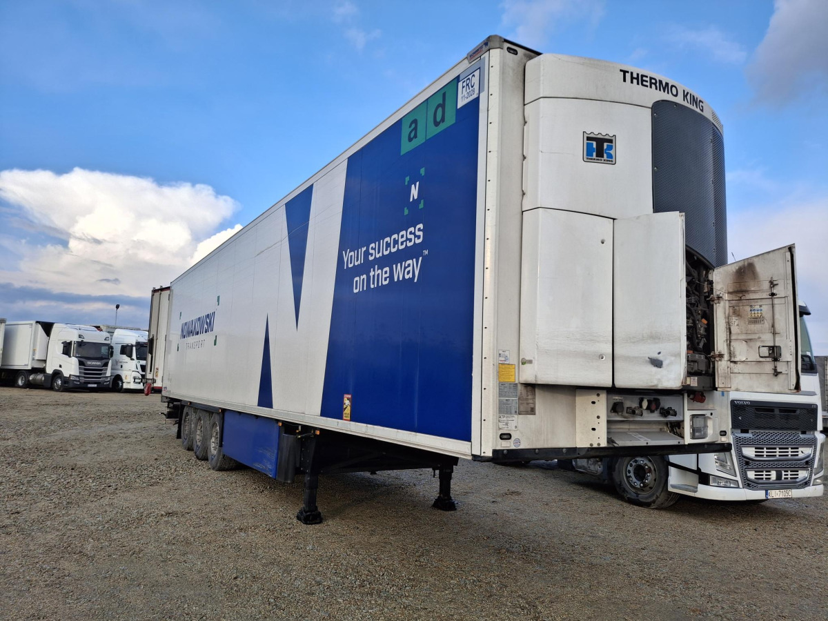 SCHMITZ CARGOBULL SCB*S3B IZOTERMA - Isothermal trailer: picture 1 SCHMITZ CARGOBULL SCB*S3B IZOTERMA - Isothermal trailer: picture 1