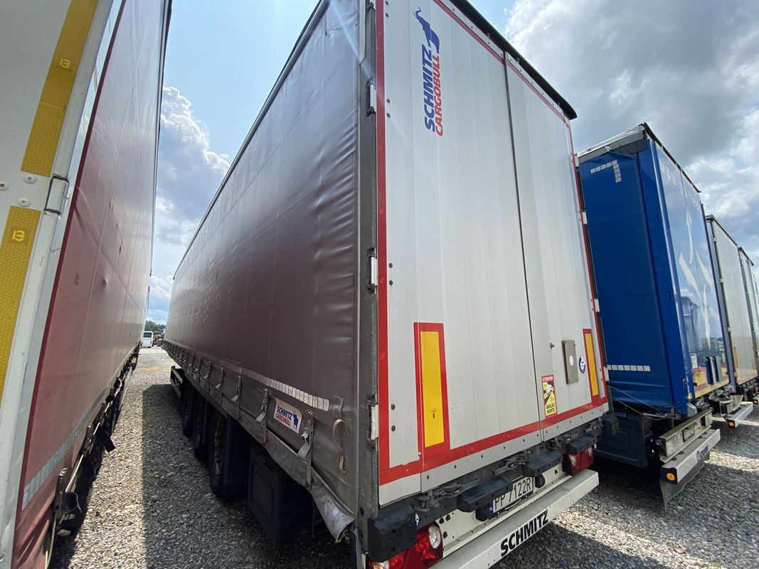 SCHMITZ CARGOBULL SCB S3T FIRANA - Curtainsider trailer: picture 2 SCHMITZ CARGOBULL SCB S3T FIRANA - Curtainsider trailer: picture 2