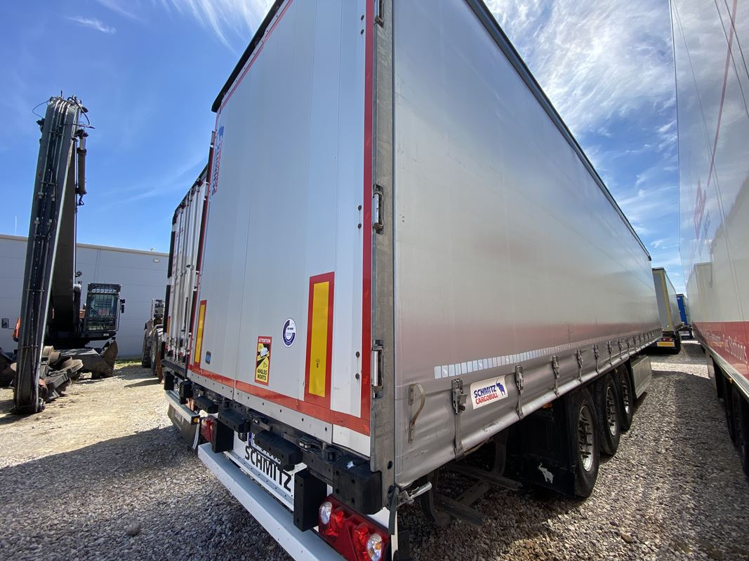 SCHMITZ CARGOBULL SCB S3T FIRANA - Curtainsider trailer: picture 4 SCHMITZ CARGOBULL SCB S3T FIRANA - Curtainsider trailer: picture 4