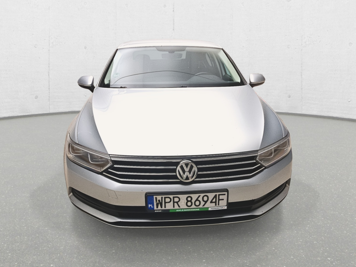 VOLKSWAGEN PASSAT SEDAN - Car: picture 3 VOLKSWAGEN PASSAT SEDAN - Car: picture 3