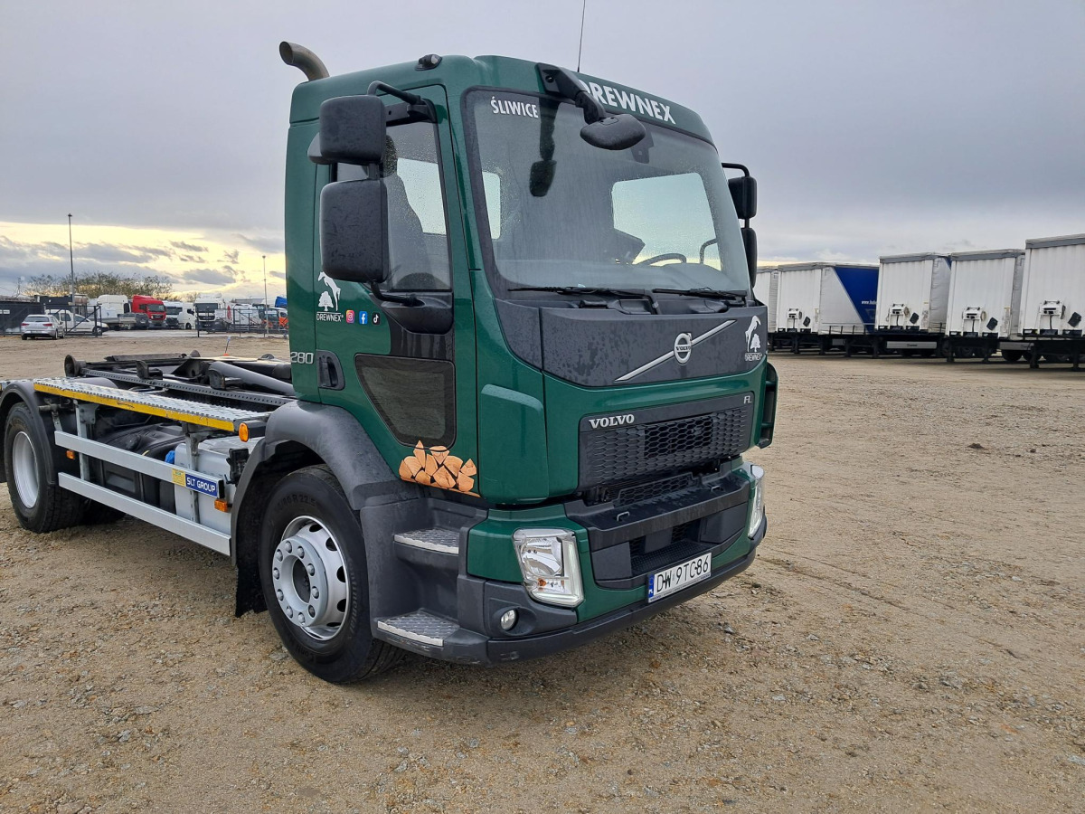 VOLVO FL - Hook lift truck: picture 1 VOLVO FL - Hook lift truck: picture 1