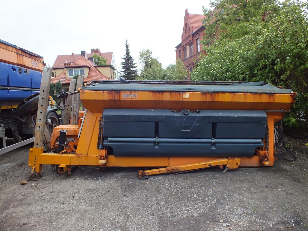 Zabudowa piaskarki – SCHMIDT STRATOS S50-36 – 2003 – 1887kg - Sand/ Salt spreader: picture 5 Zabudowa piaskarki – SCHMIDT STRATOS S50-36 – 2003 – 1887kg - Sand/ Salt spreader: picture 5