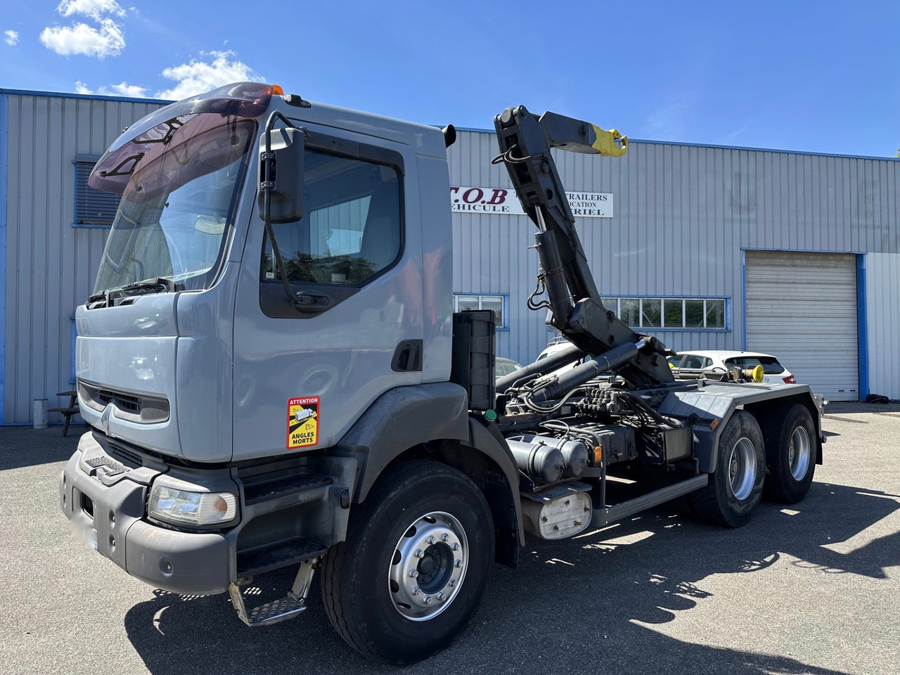 RENAULT KERAX 370 DCI - Hook lift truck: picture 5 RENAULT KERAX 370 DCI - Hook lift truck: picture 5