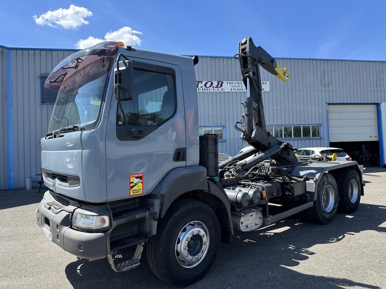RENAULT KERAX 370 DCI - Hook lift truck: picture 3 RENAULT KERAX 370 DCI - Hook lift truck: picture 3