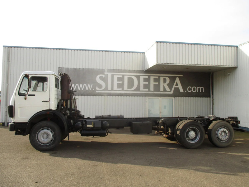 Mercedes-Benz 2233 , V8, Bi Turbo , ZF Manual , 6x2 - Cab chassis truck: picture 2 Mercedes-Benz 2233 , V8, Bi Turbo , ZF Manual , 6x2 - Cab chassis truck: picture 2