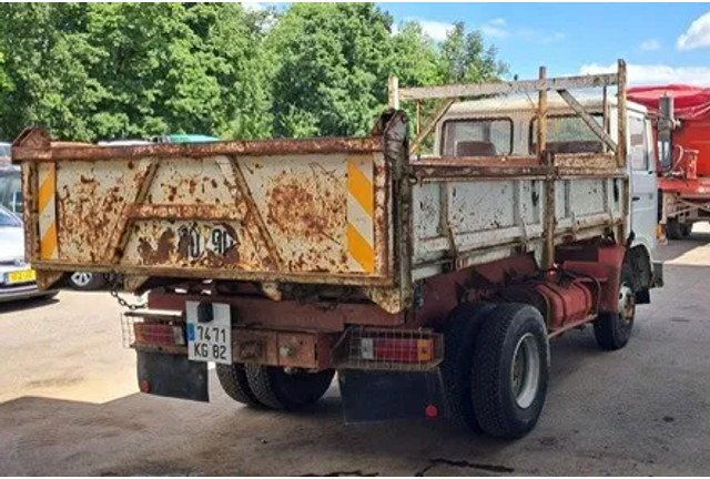 Renault Midliner S 130 , 6 Cylinder , 3 Way Tipper , Spring suspensiom - Tipper: picture 3 Renault Midliner S 130 , 6 Cylinder , 3 Way Tipper , Spring suspensiom - Tipper: picture 3