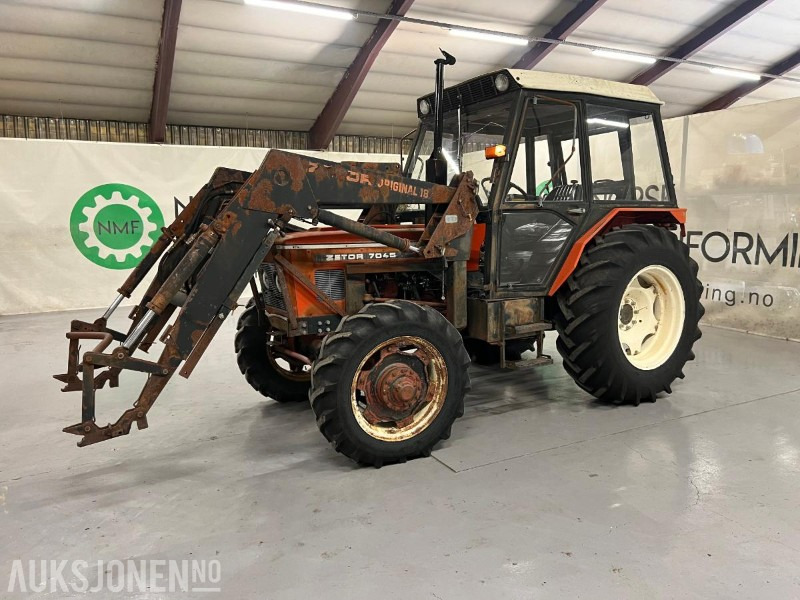1983 Zetor 7045 - Farm tractor: picture 1 1983 Zetor 7045 - Farm tractor: picture 1