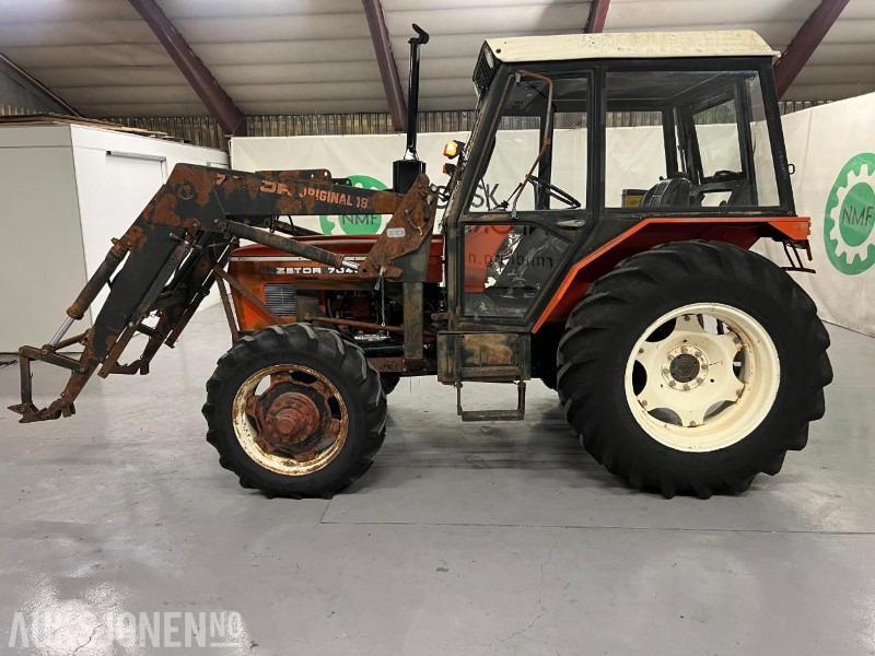 1983 Zetor 7045 - Farm tractor: picture 3 1983 Zetor 7045 - Farm tractor: picture 3