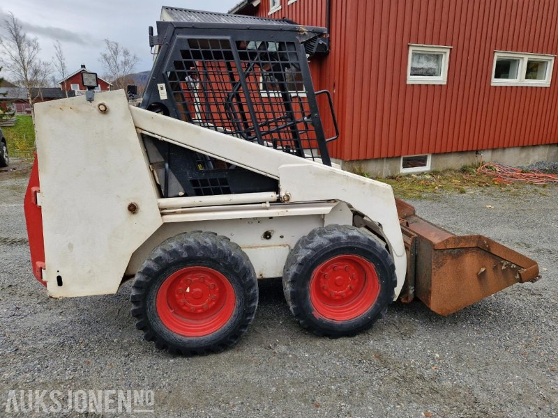 1986 Bobcat 743 kompaktlaster med mye utstyr - MVA-FRI - Skid steer loader: picture 2 1986 Bobcat 743 kompaktlaster med mye utstyr - MVA-FRI - Skid steer loader: picture 2
