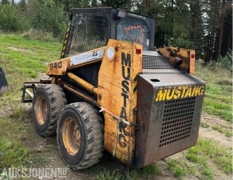 1990 Mustang 940 kompaktlaster med Pallegafler og skuff - Skid steer loader: picture 3 1990 Mustang 940 kompaktlaster med Pallegafler og skuff - Skid steer loader: picture 3