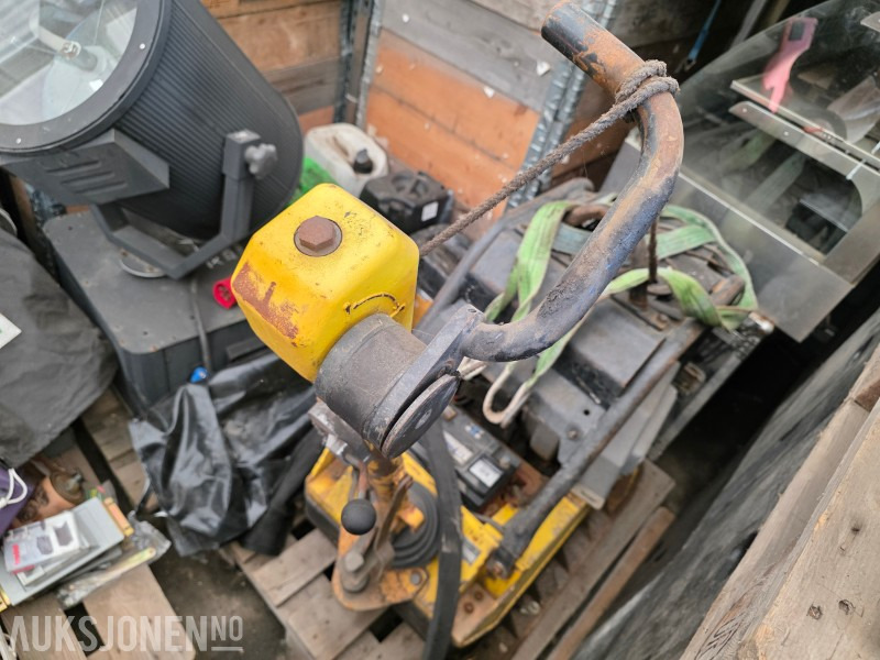1994 Wacker neuson DPU6055 vibroplate - Construction equipment: picture 3 1994 Wacker neuson DPU6055 vibroplate - Construction equipment: picture 3